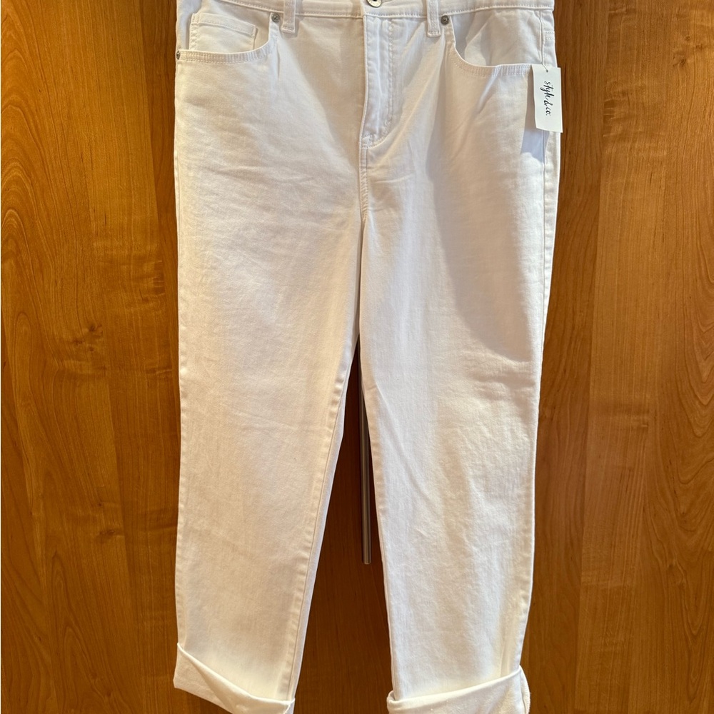 NWT- Style & Co. Straight Leg White Jeans Women’s Size 10